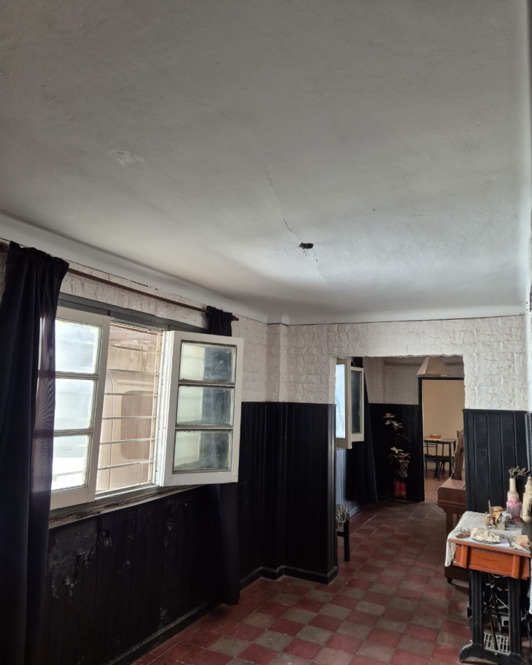 Increible casa en venta en Alberti 2600 2 dorm