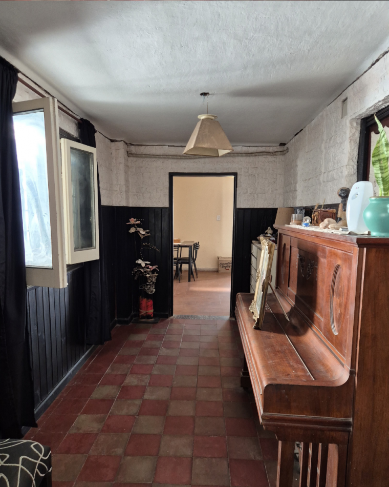 Increible casa en venta en Alberti 2600 2 dorm