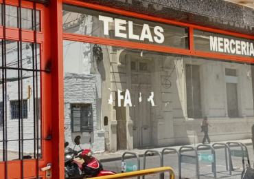 Amplio salon comercial en pleno centro — 1era Junta 2600